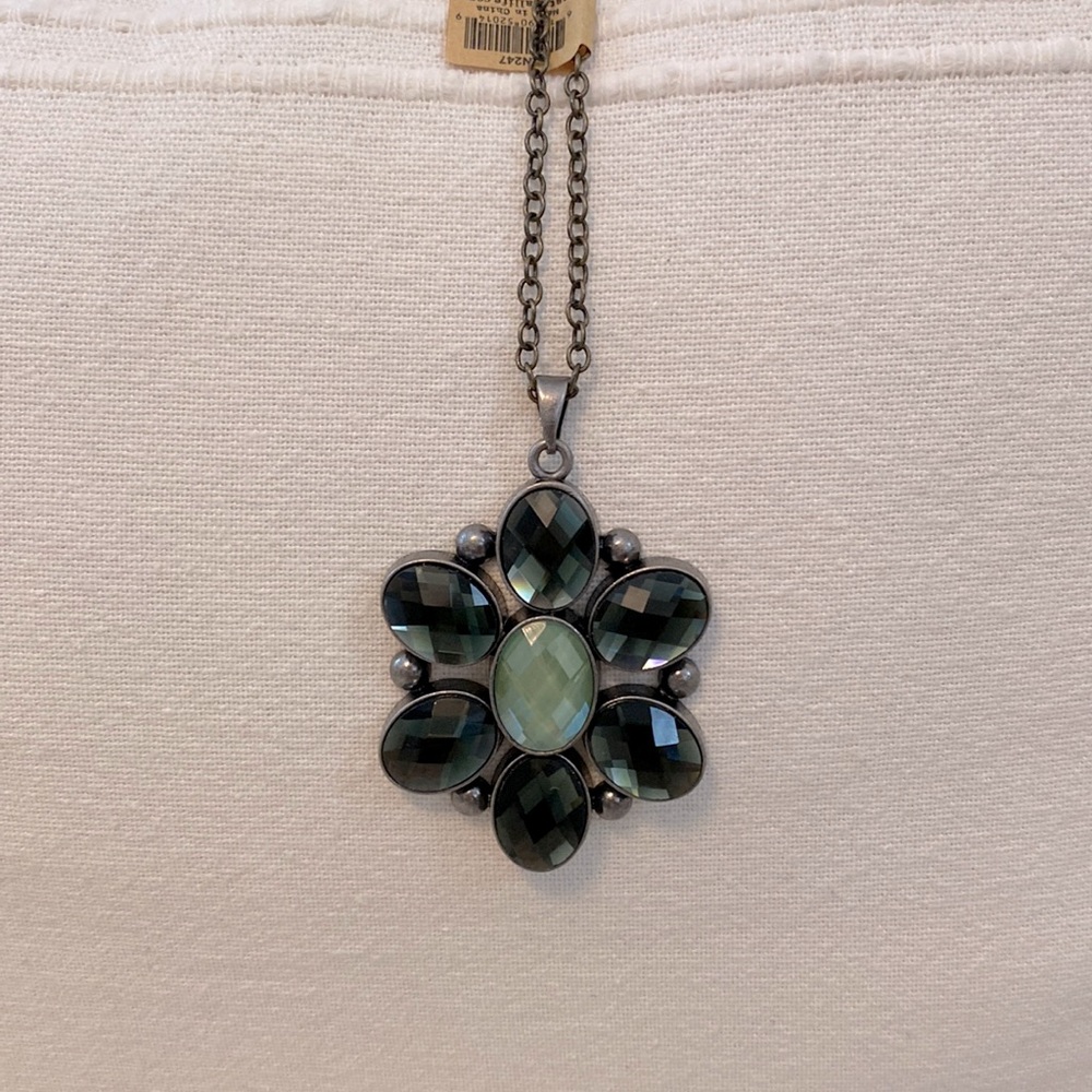 Natural Life Green Stone Flower Necklace